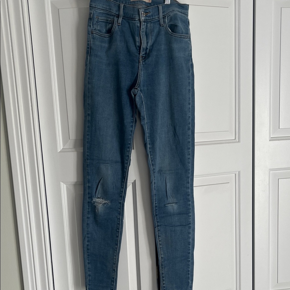 Levi's Women's Skinny Jeans in Distressed Blue